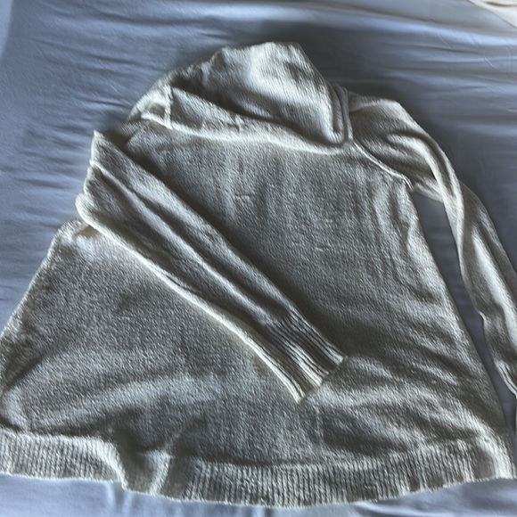 Free People, cream, light weight sweater with a line and cowl neck, size S - Picture 4 of 4